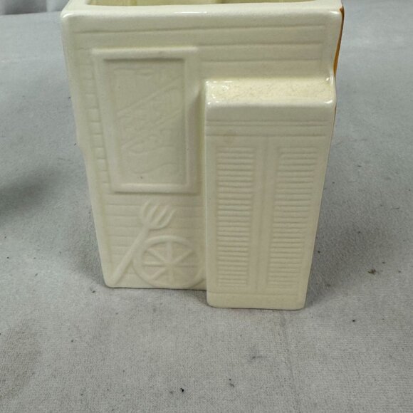 Avon Celebrates A Country Christmas McConnells Corners General Store Ceramic Box - Picture 10 of 10